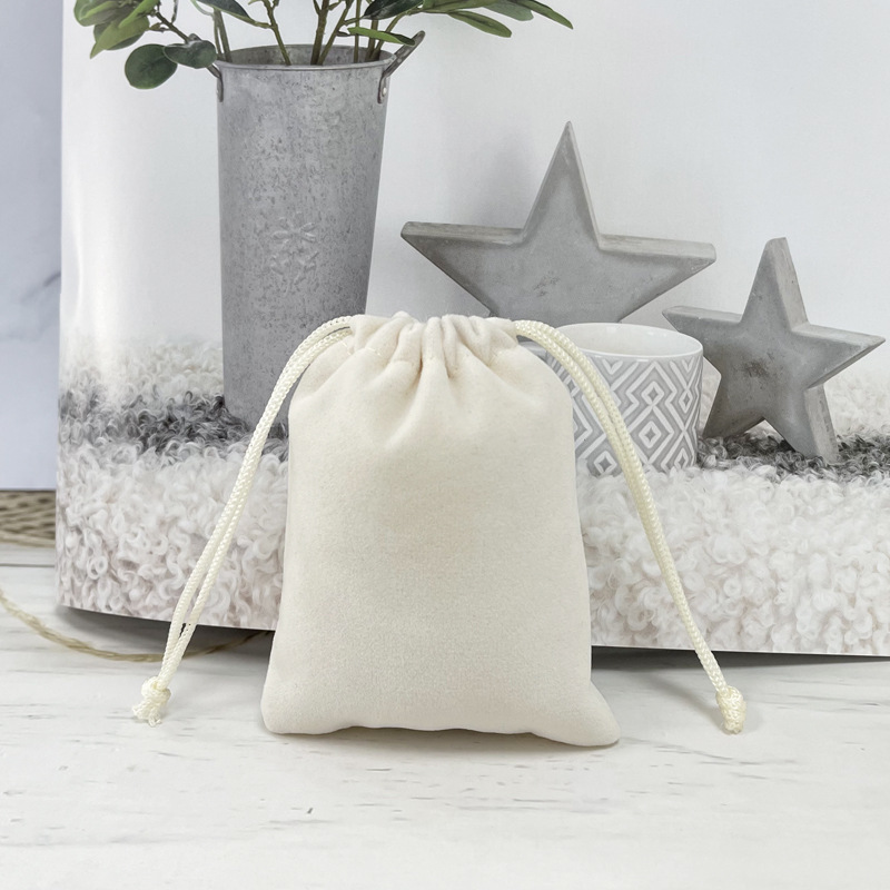 Bolsa de franela de joyería al por mayor venta directa de fábrica de cosméticos auriculares banco de energía a prueba de polvo almacenamiento bolsillo de cordón de joyería