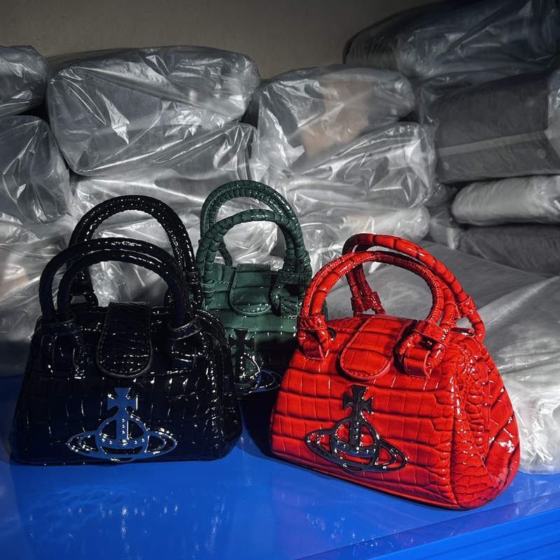 Empress Saturn Handheld Chain Mini Crossbody Bag Crocodile Pattern Patent Leather Clip Handbag Vintage Small Tote Bag