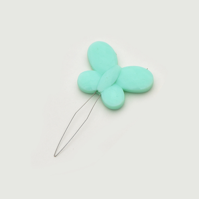 Herramienta de enhebrado de aguja de mariposa de color caramelo grande para costura