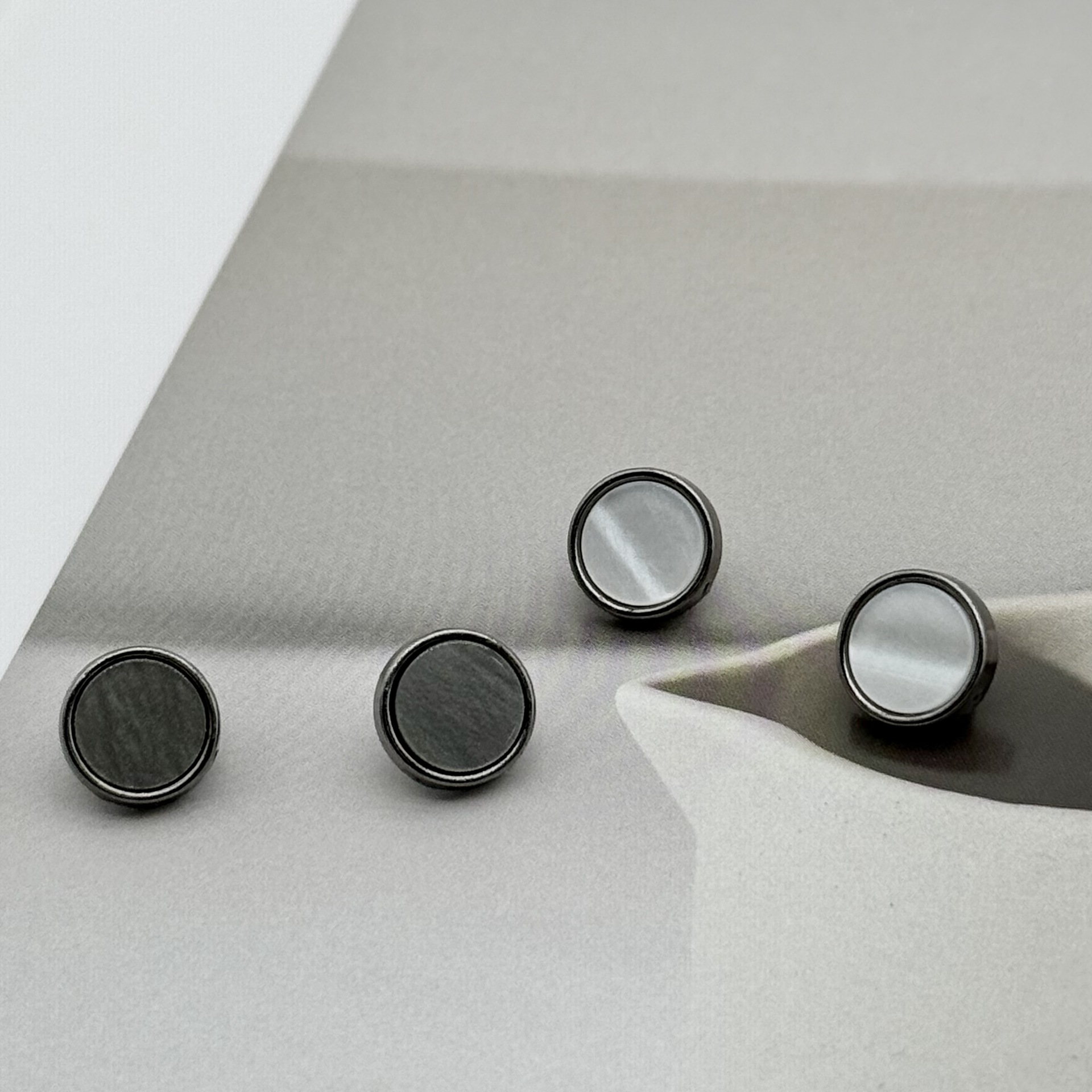 Foreign trade wholesale explosions men's shirt button resin metal combination button color patch high foot button large quantity talk