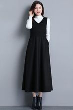 UNMUN显瘦收腰秋冬背带无袖2025毛呢修身新款V领背心打底连衣裙长