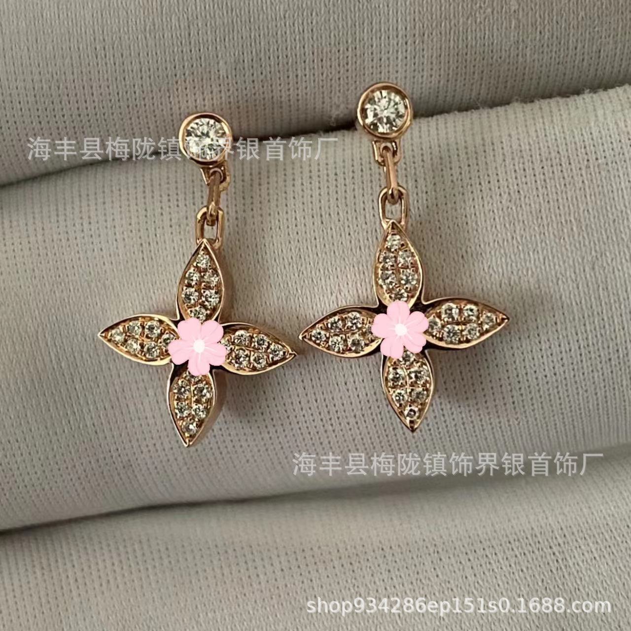 Donkey Familyの新作高級版四つ葉のクローバー五花ブレスレット、女性用18金メッキ、オールドフラワーパウダーシェルネックレス、アマゾナイトイヤリング