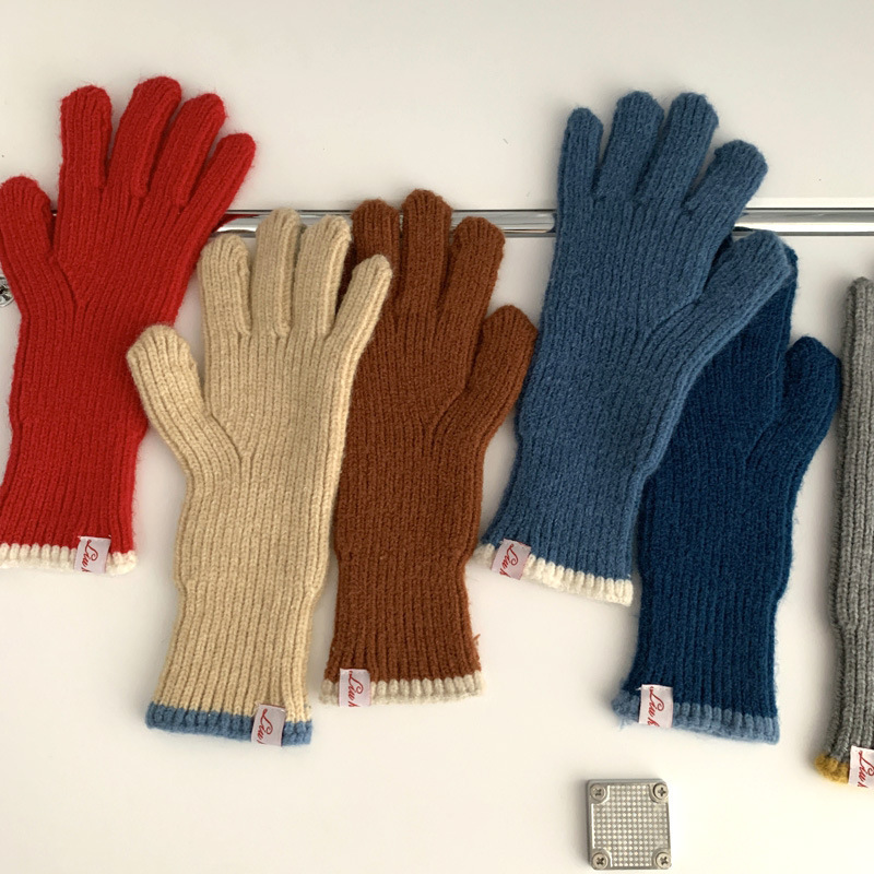 Fashionable demi-season knitted keep warm gloves