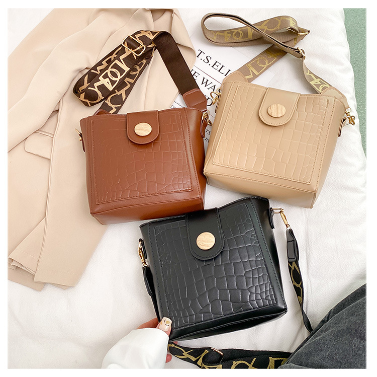 Fashion Embossed Button Small Bag display picture 5