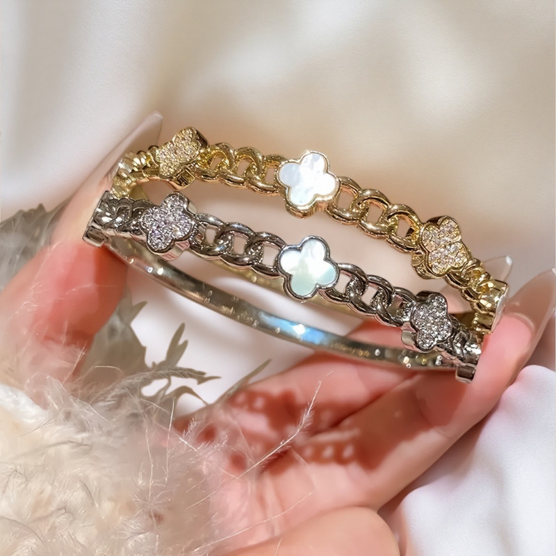Cross-Border In-Stock Floral Zircon Bracelet, Light Luxury Fashion, Trendy Influencer Style, High-End Mother-Of-Pearl Four-Leaf Clover Jewelry Cross-Border In-Stock Floral Zircon Bracelet, Light Luxury Fashion, Trendy Influencer Style, High-End Mother-Of-Pearl Four-Leaf Clover Jewelry