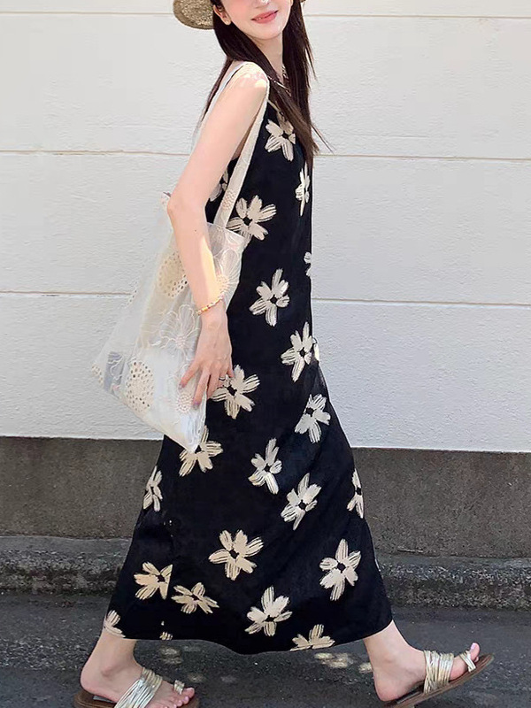 杨杨【春晓语蝶】缎面吊带裙女松弛气质度假绝美连衣裙|undefined