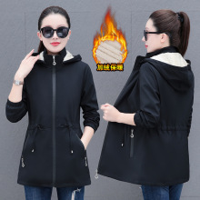 羊羔绒加绒加厚保暖中长款风衣外套女秋冬连帽可拆卸中年妈妈宽松