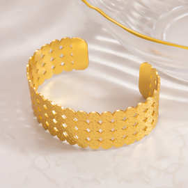 跨境镂空开口手镯夸张高级不褪色手饰欧美INS不锈钢18k金镯子批发