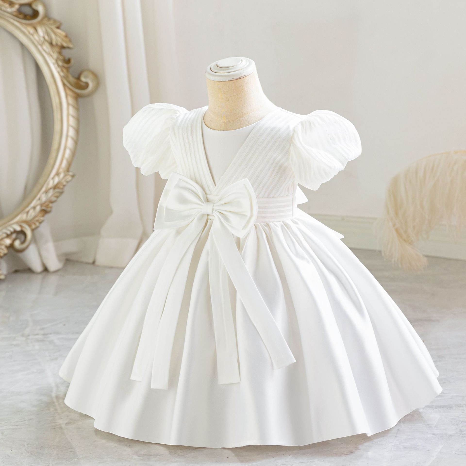 Robe d'anniversaire pour enfant Robe d'anniversaire pour enfant Robe de princesse de première année à rayures en satin avec nœud_voghion.com