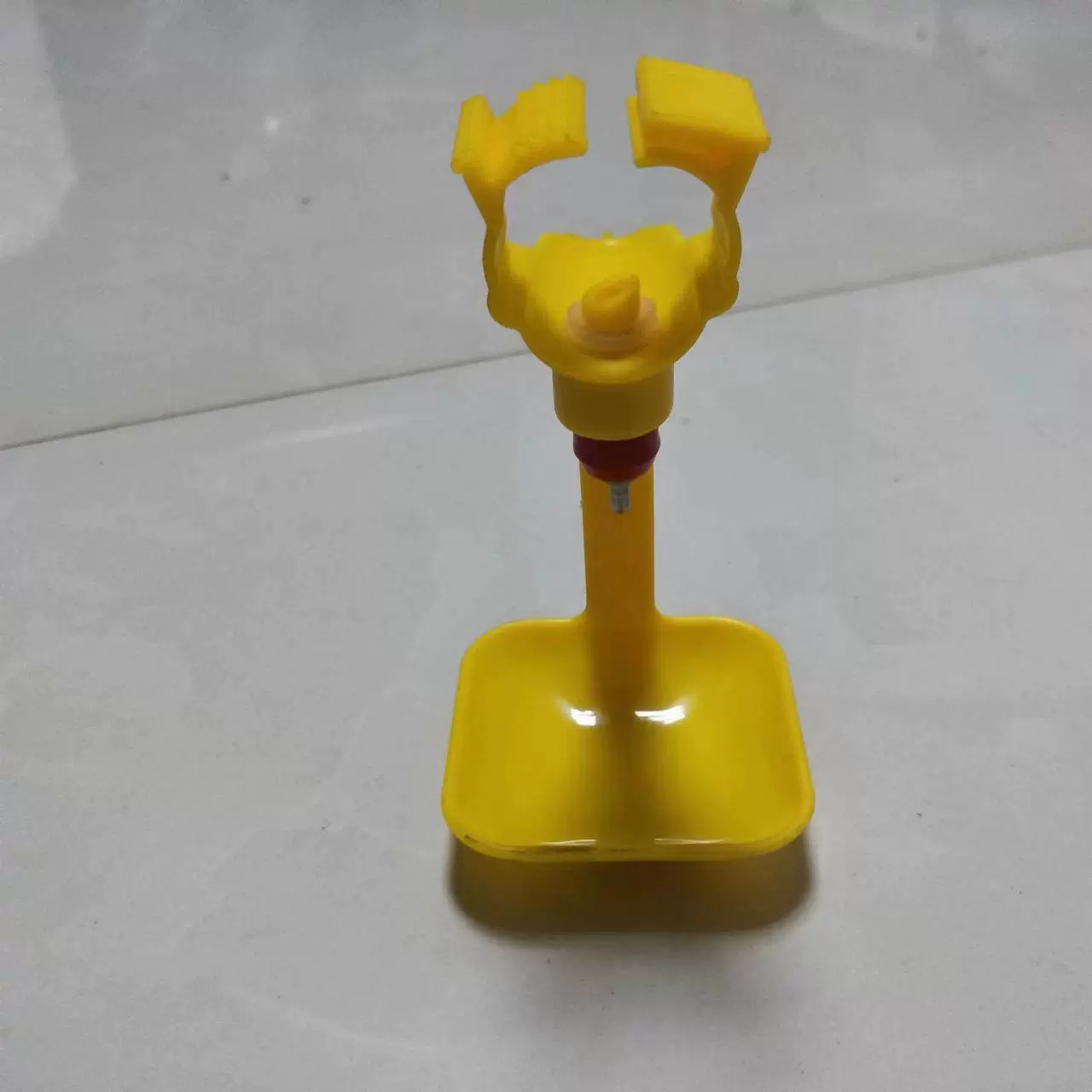 Maoyuan Shaping Industry производит питьевой фонтанчик для курицы, оборудование для питьевой воды, новое оборудование для питьевой воды с шаровым клапаном, соска для питья курицы