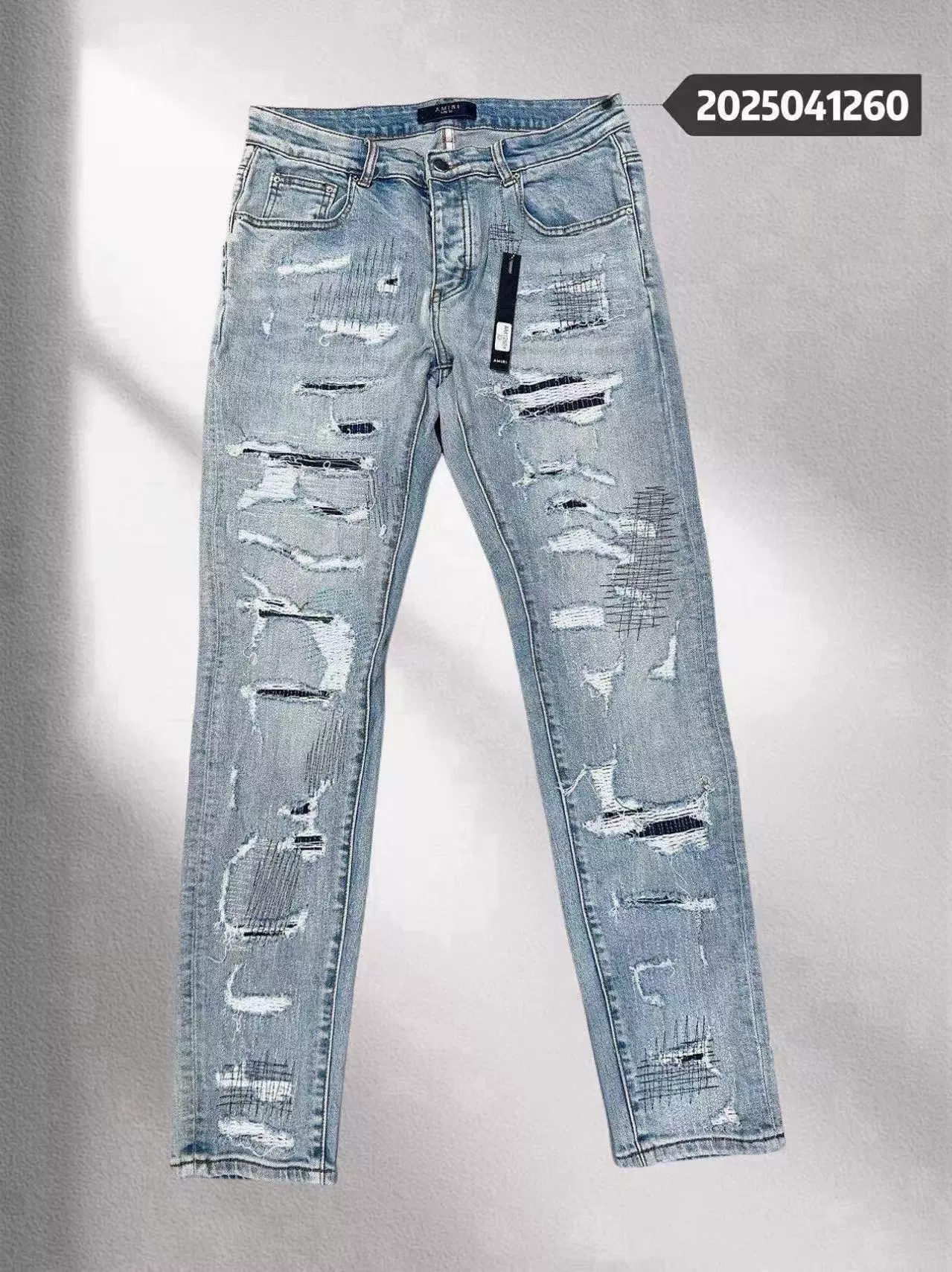 Джинсы (Jb amiri tide) с нашивками, узкий крой и эластичным низом, цвета 30–40
