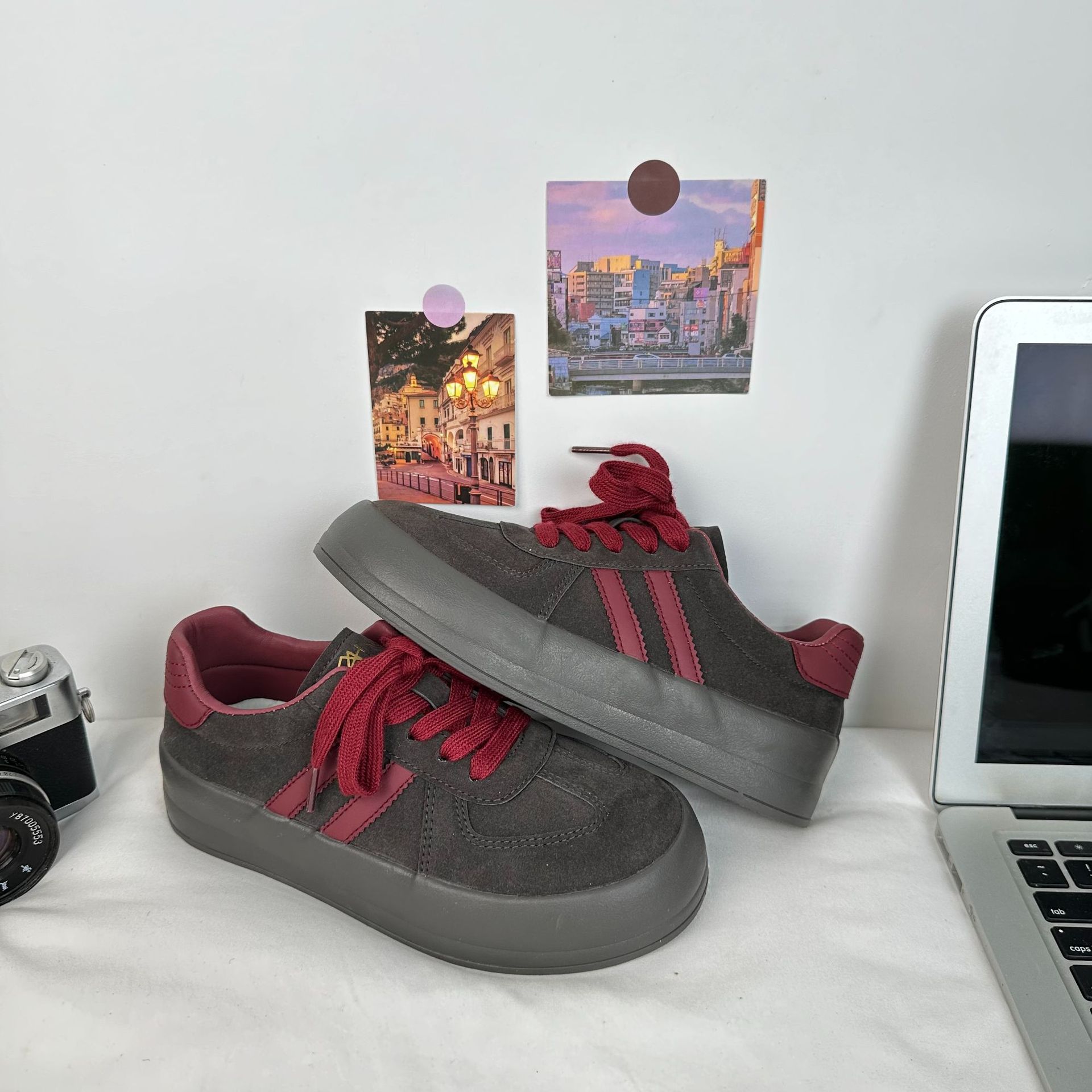 Zapatos de entrenamiento coreanos de suela gruesa zapatos negros zapatos de mujer otoño 2024 nuevos zapatos de skate casuales de nicho 6562