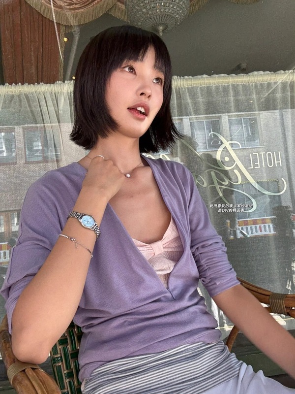 “78%莱赛尔天丝18%棉羊毛”V领隐形拉链蝙蝠袖针织打底长袖上衣|undefined