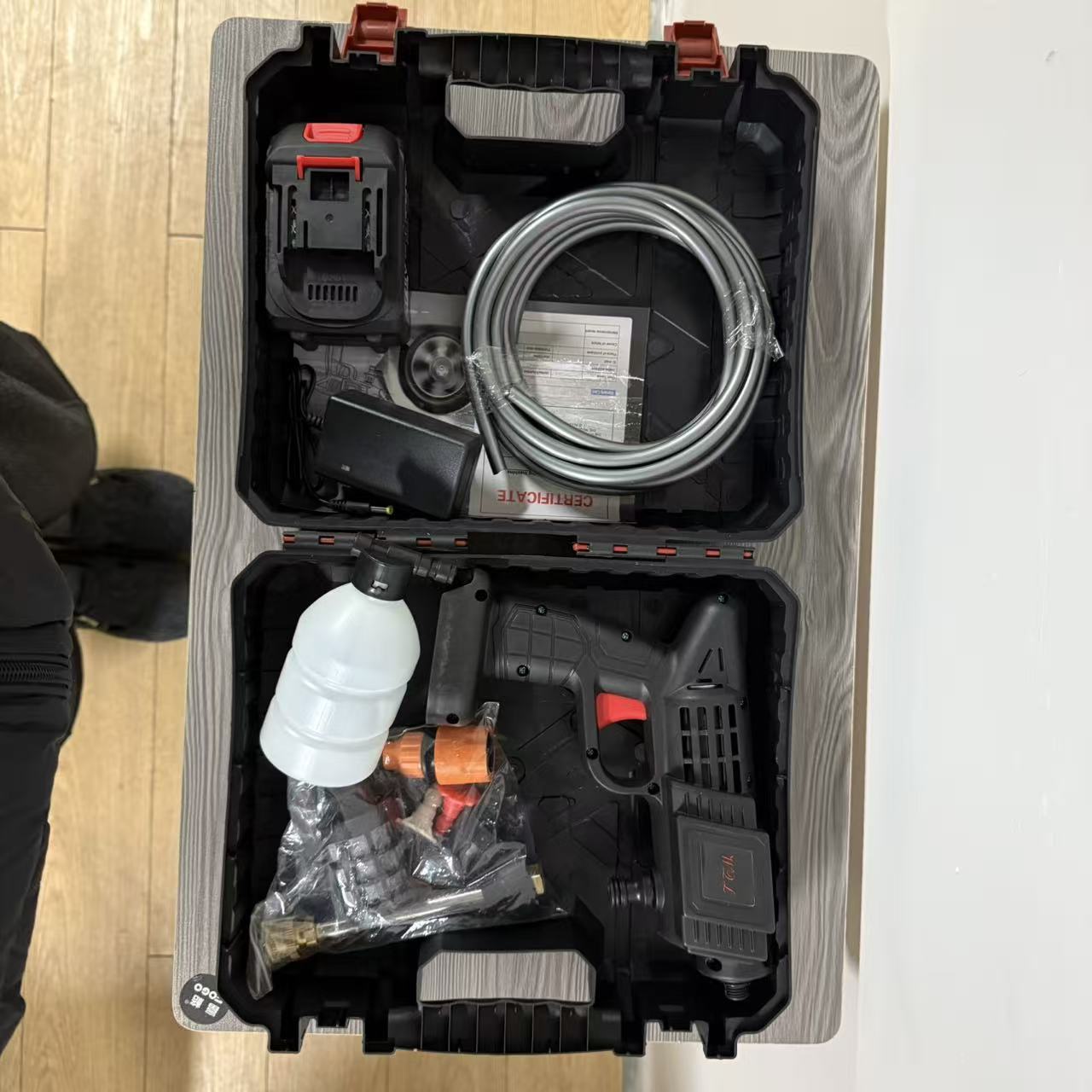 21V inalámbrico litio eléctrico de alto voltaje pistola de agua de lavado de automóviles portátil doméstico de alta potencia autoaspiración artefacto de lavado de automóviles al aire libre