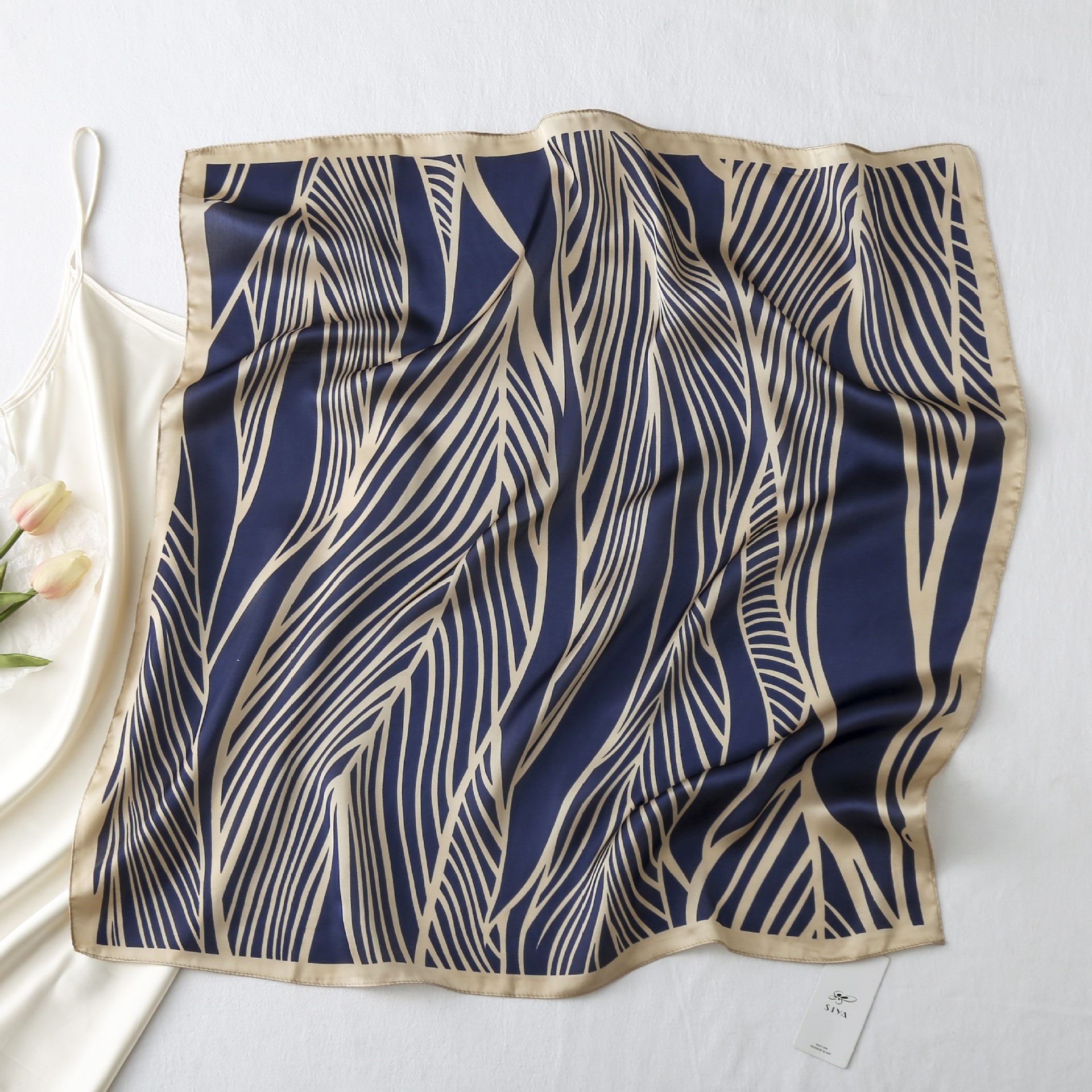 70 bufandas cuadradas de seda de mujeres coreanas estriadas camisas de impresión trajes bufandas profesionales de moda bolsas de pañuelo correa de pelo