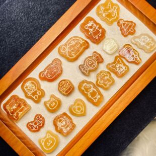 Cartoon Raw Leather Natural Amber Beeswax Exquisite Raw Stone Carving Cute Theme Carving Piece Live Broadcast Welfare Jewelry for Women