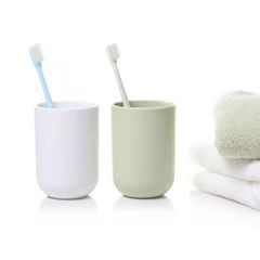 ソリッドカラーのシンプルな旅行用マウスウォッシュカップ、カップル用クリエイティブブラッシングカップ、プラスチックつや消しウォッシュカップ、カップルストロー