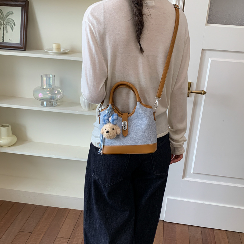 Bolsa de mano de color chocante para mujeres 2026 nueva moda versátil bolso de cubo de verano mochila de viaje