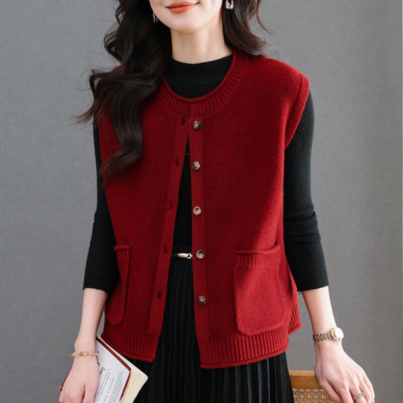 2026 Spring/Autumn short sleeveless knitted vest, single-breasted new style knitted sweater, versatile outerwear for women, round-neck cardigan 2026 Spring/Autumn short sleeveless knitted vest, single-breasted new style knitted sweater, versatile outerwear for women, round-neck cardigan