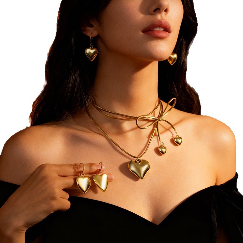 Collier et boucles d'oreilles pendantes haut de gamme pour femme, avec pendentif cœur, cordon en cuir et chaîne à plusieurs rangs._voghion.com
