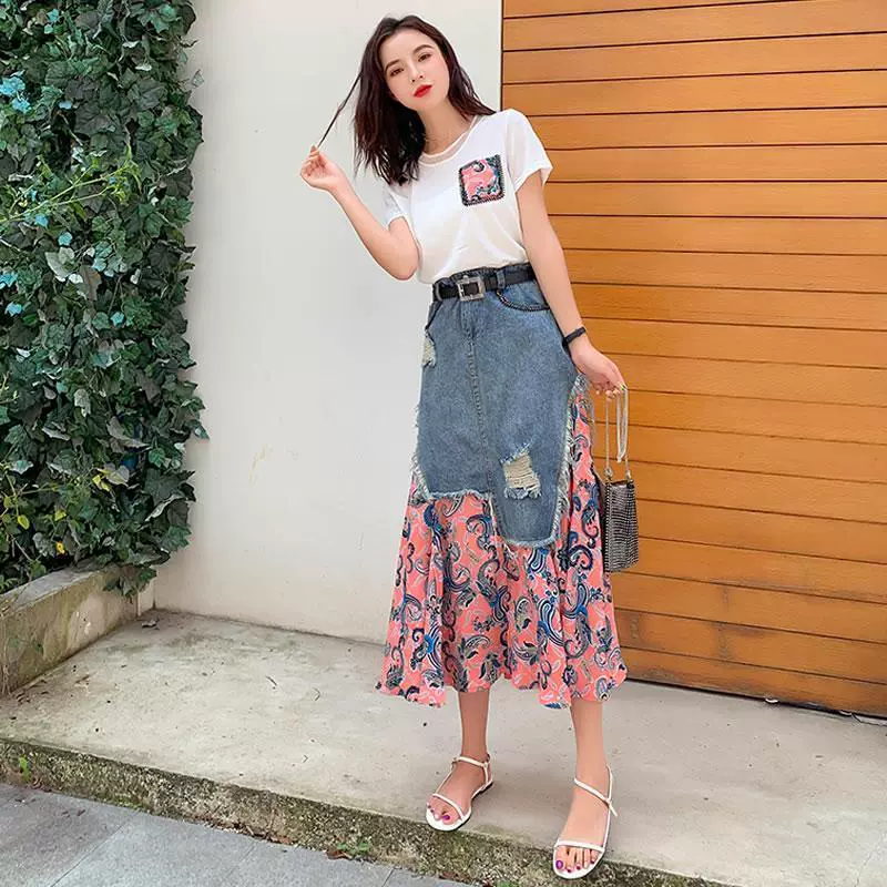 Летний костюм для женщин 2024, новый стиль, зарубежный стиль, омолаживающий топ с бисером + джинсовая юбка с принтом, комплект из двух предметов