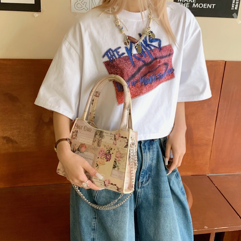 Bolso de moda europeo y americano 2025 verano nuevo bolso femenino cartel retro bolso de hombro cadena de personalidad bolso de mensajero marea