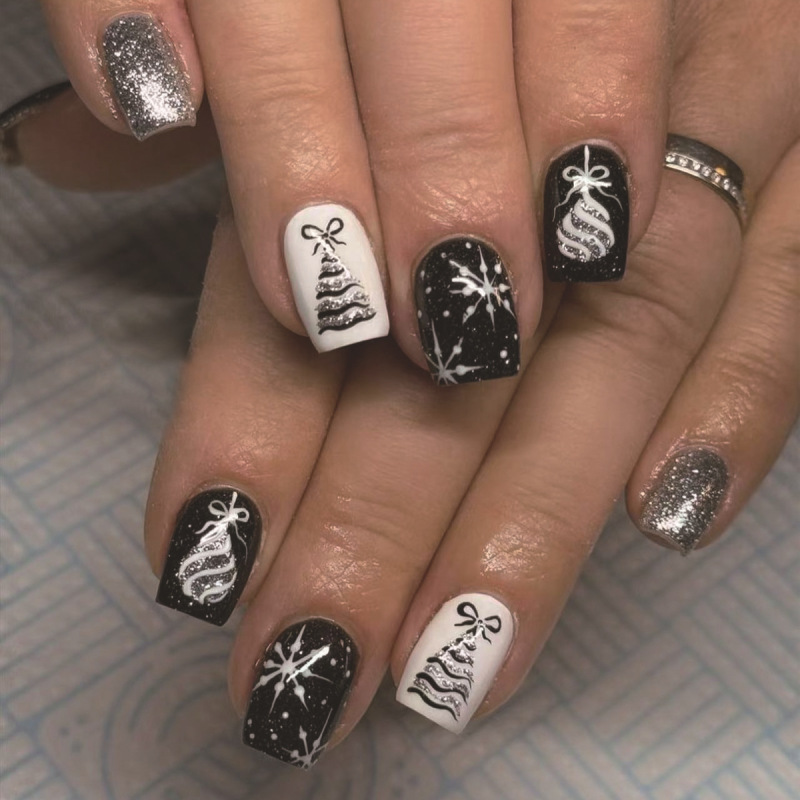 High-grade black and white gray glitter design short square christmas tree snowflake hydrangea christmas winter wear nail nail nail piece