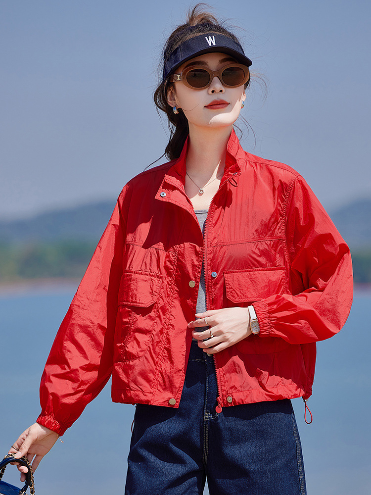 Áo chống nắng nữ cổ đứng túi hộp dáng rộng tay ngắn mỏng nhẹ — màu xanh nhạt, màu đỏ