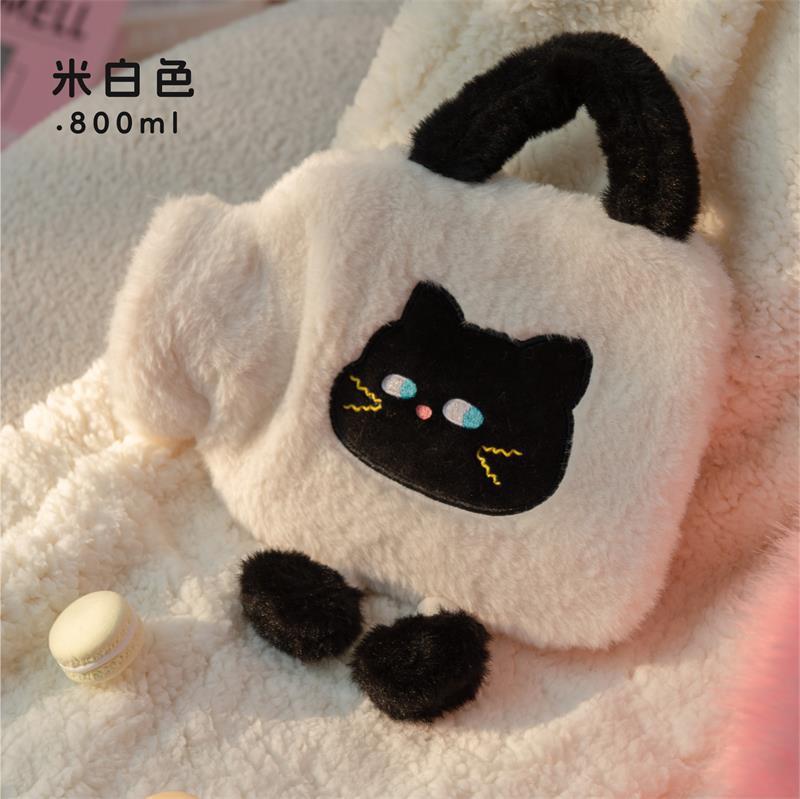 猫を手に入れて湯たんぽを注水します。|undefined