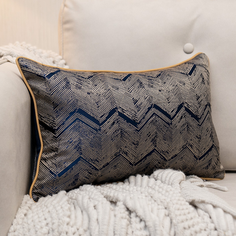 네이비 작은 v 패턴