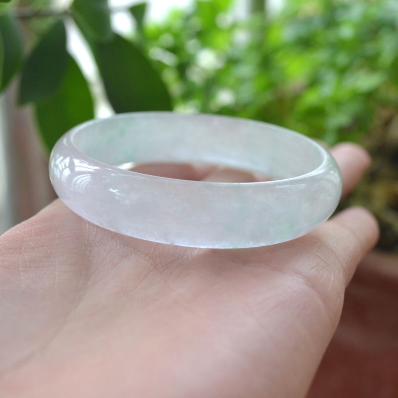 Vòng tay ngọc bích Miến Điện tự nhiên băng trong suốt ánh trăng trắng xanh nhạt chi tiết 1