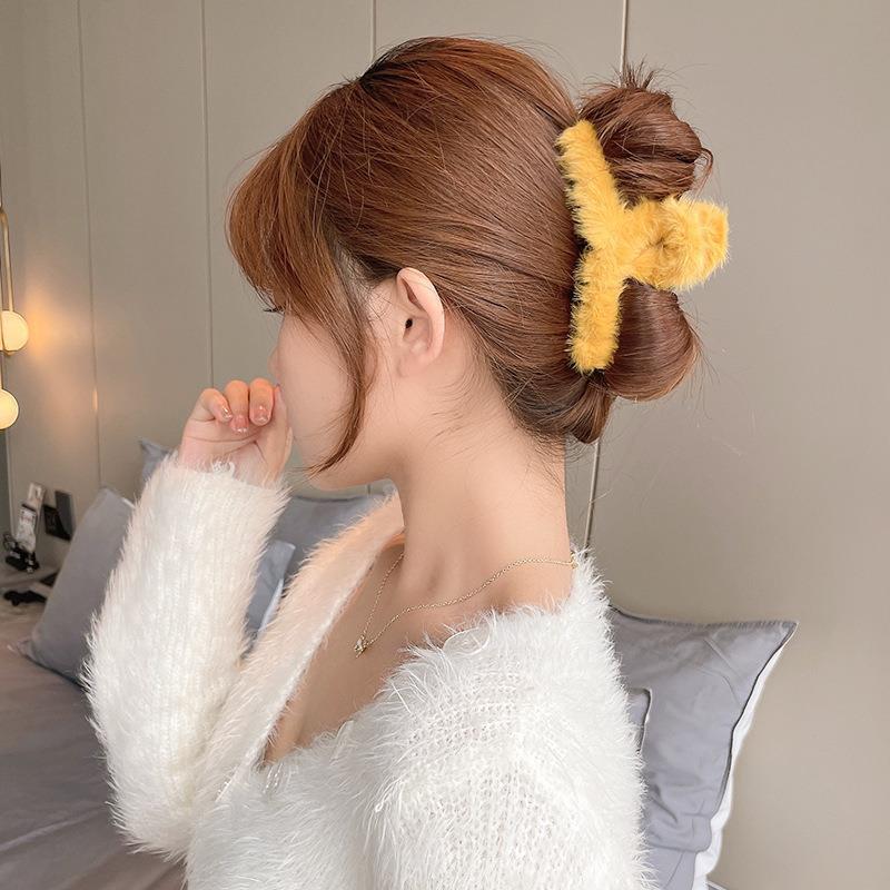Clip de pelo de peluche cuchara trasera clip de pelo grande clip de otoño e invierno nuevo clip de pelo clip de tiburón clip tocado para las mujeres