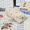 Белый фон с оранжевыми цветами