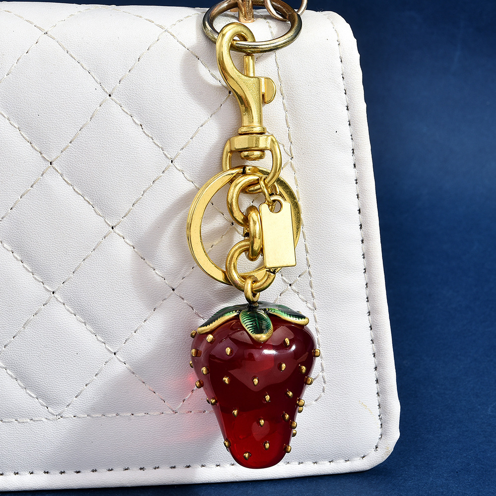 Japón y Corea del Sur frescos nuevos productos llavero de fresa bolsos de moda para mujeres colgar frutas accesorios de llaves de automóviles de fresa