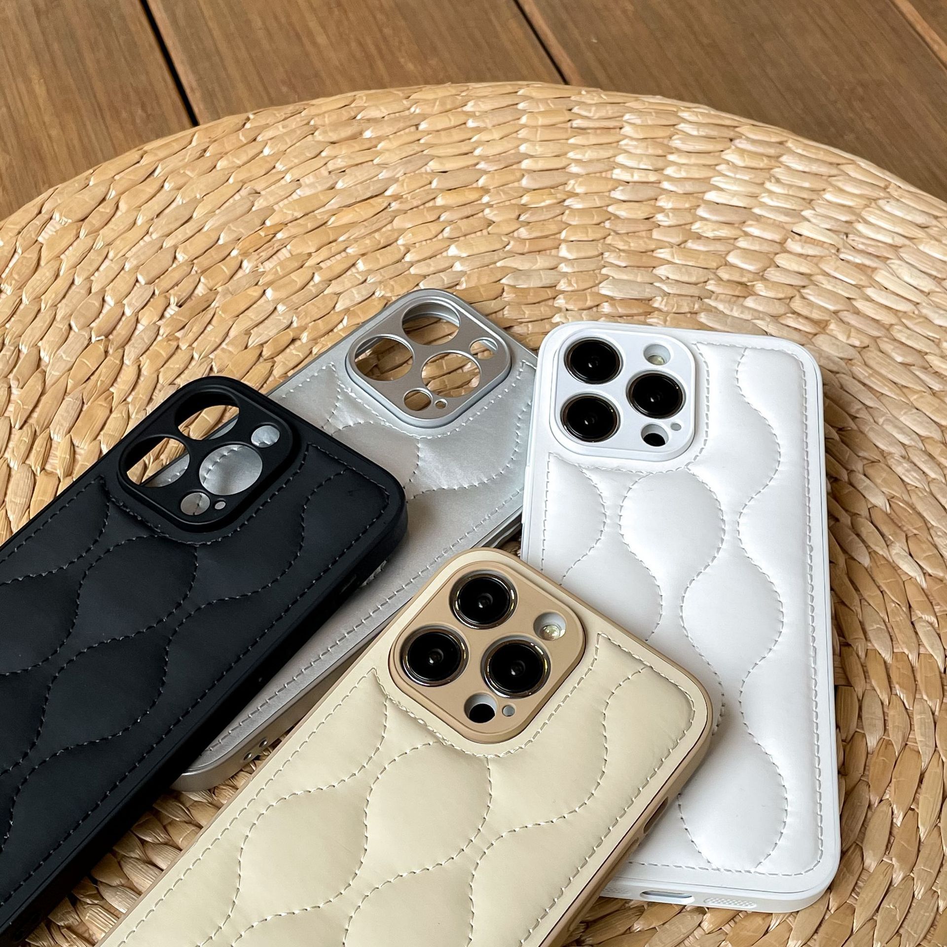 Apple 14PROMAX de cuatro colores corrugado abajo chaqueta teléfono caso iphone15 Otoño e Invierno 12 aplicable 13 coreano caso de protección