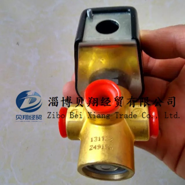 131T29，美国parkerlucifer电磁阀，parker两位三通电磁阀全新