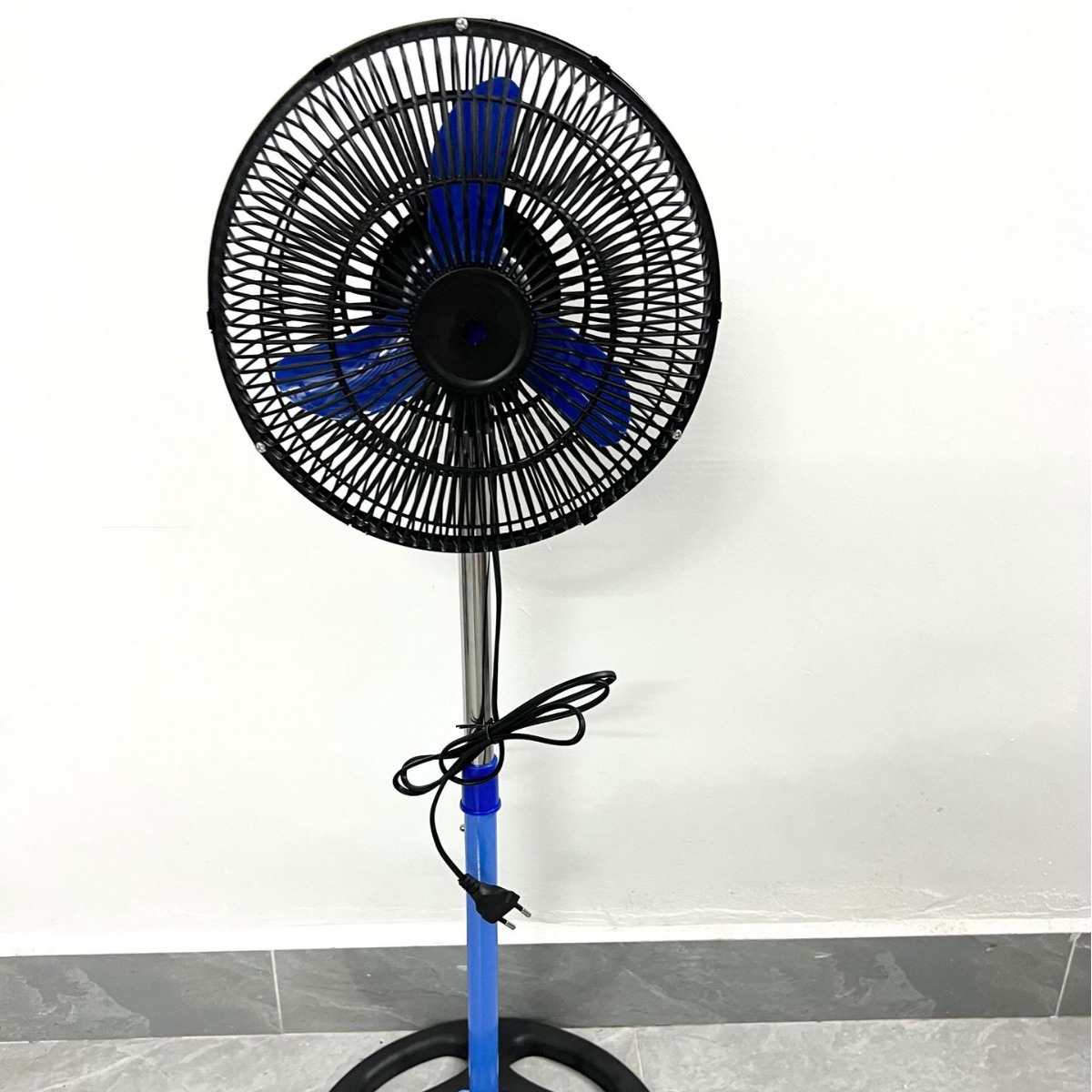 Ventilador doméstico transfronterizo de 10 pulgadas para niños cubierta de malla de plástico pequeño ventilador eléctrico eólico comercio exterior al por mayor personalizado