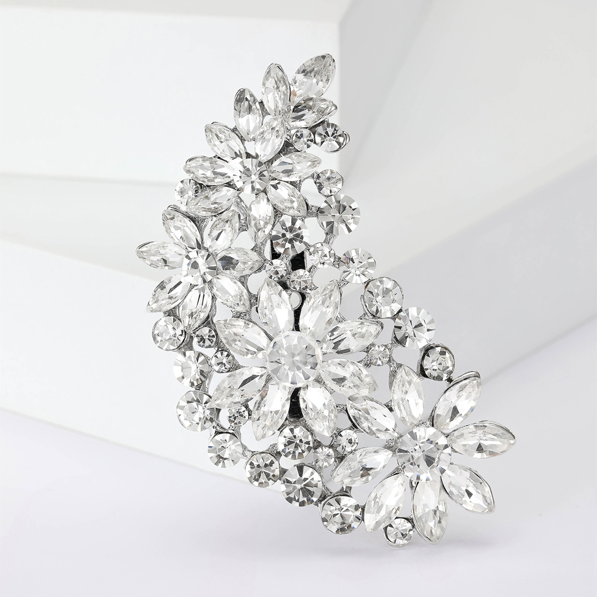 31g Weight Rhinestones Inlay Material Brooches Classification Holiday Occasion Alloy Material Flower Pattern Women's Gender Inlay Design Elegant Style Elegant Pin Flower Alloy Inlay Rhinestones Women's Brooches 32