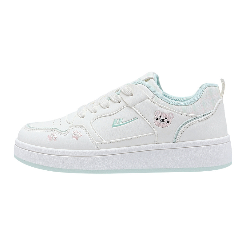 Pequeños zapatos de skate casuales frescos y lindos de alto bajo rendimiento, zapatos blancos con bordado universal, zapatos de viaje diarios simples para estudiantes de secundaria