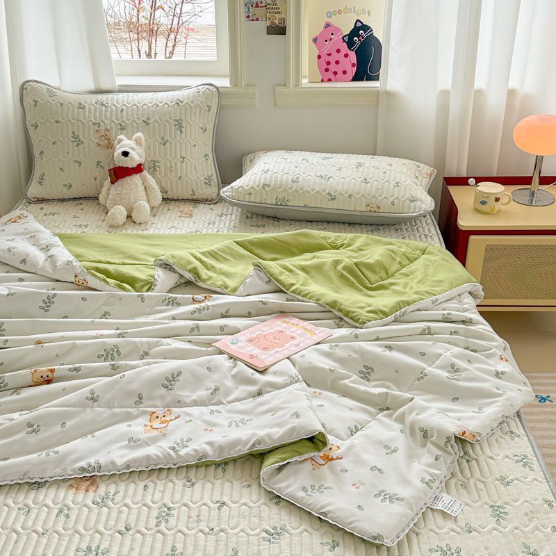 Estera de látex de seda de hielo de verano Juego de cuatro piezas de edredón fresco de verano 2025 nuevo edredón de aire acondicionado cama de dormitorio juego de cuatro piezas de edredón de verano