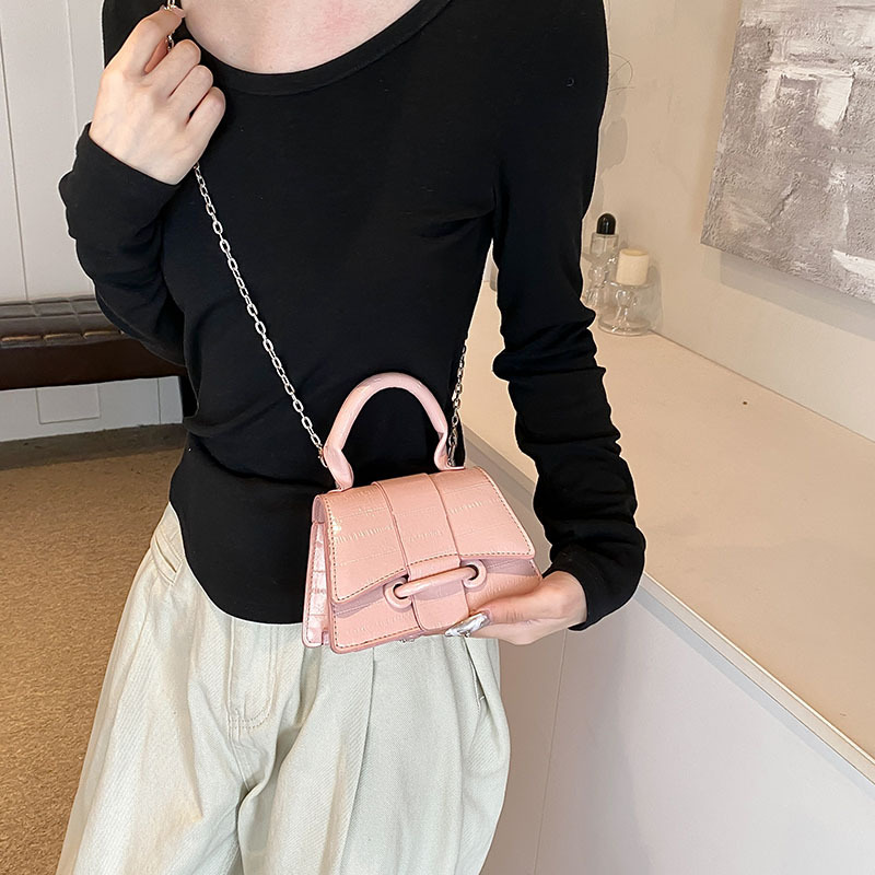 Bolso de mujer de anguila plateada 2024, nuevo estilo de moda de alta calidad, bolso de hombro de cadena, bolso compacto y exquisito.