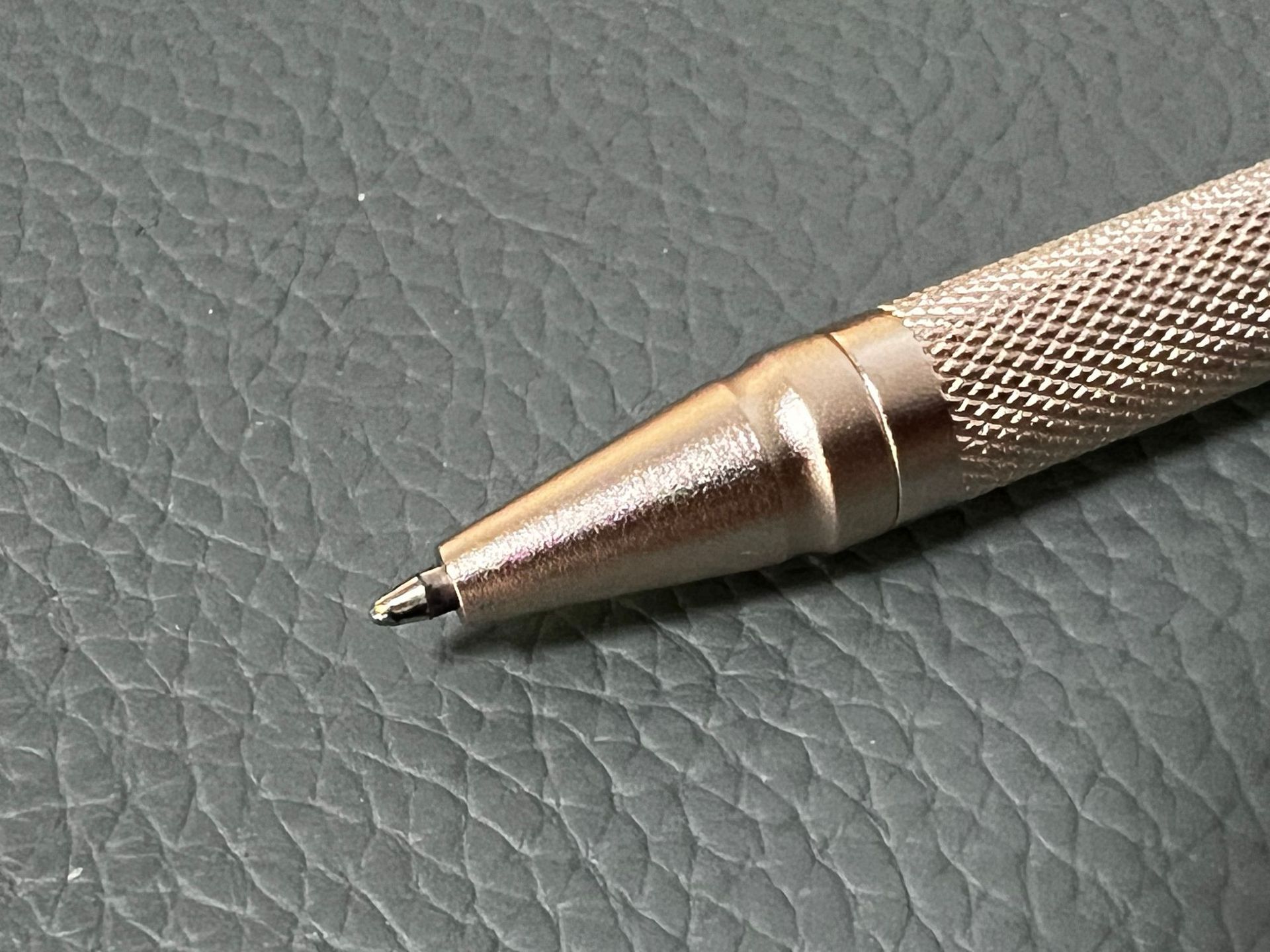 Wholesale Bolt Creative Multifunctional Gift, Metal Retractable Ballpoint Machine Gun Pen, Customizable With_voghion.com