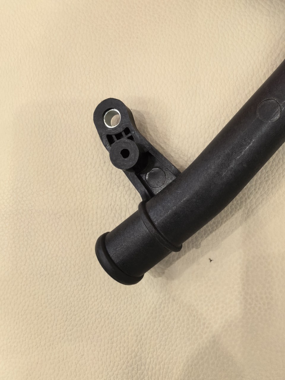 06K121132C is suitable for Audi water pipes, Volkswagen EA888 engine, and automotive water pipes