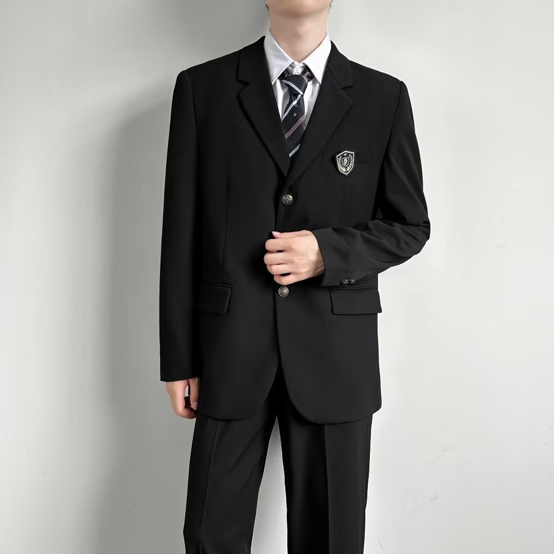 검은색 정장 재킷(동중배지 포함)