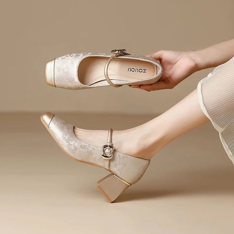 Guofeng nuevo zapato único chino para mujeres 2025 otoño nuevo tipo de suela suave de talón grueso cuadrado con una palabra con una combinación de zapatos Mary Jane