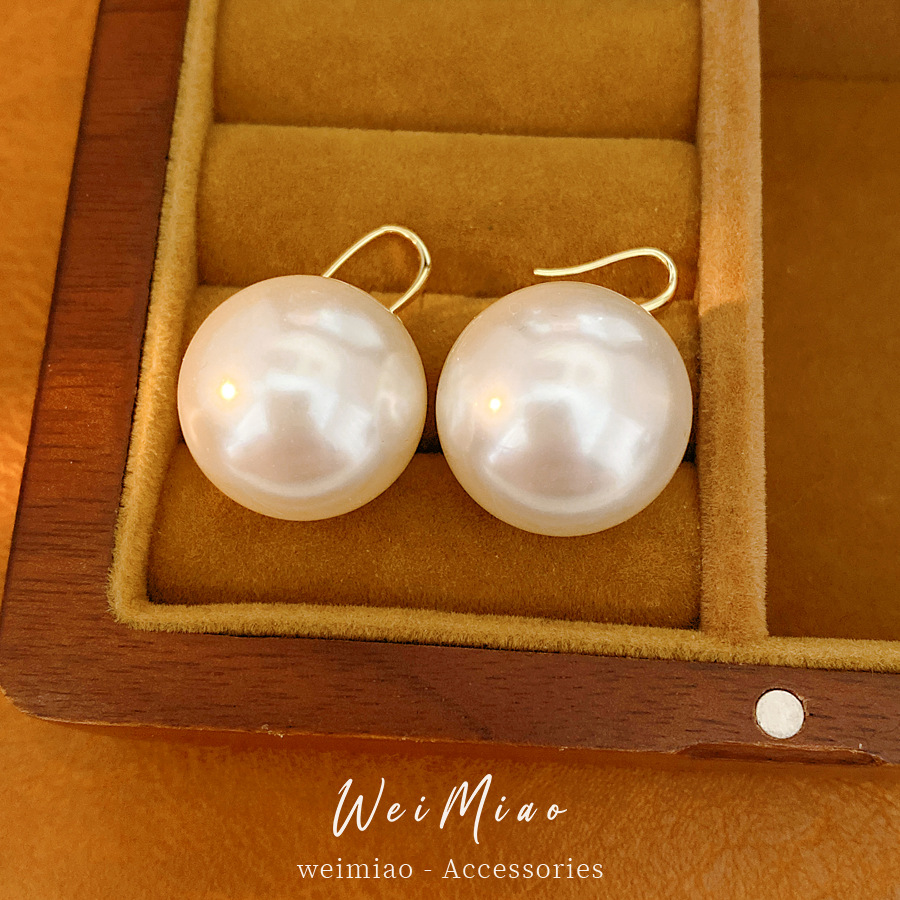 18k oro real perlas galvanizadas moda simple temperamento amplio pendientes ligero lujo alta sensación de pendientes al por mayor mujeres