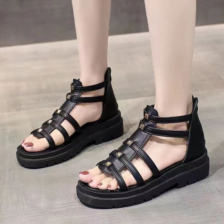Sandalias romanas para mujeres verano 2026 nuevo estilo de hadas estilo de tacones suaves sandalias de playa casuales