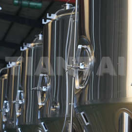 1500L精酿啤酒锥型不锈钢保压发酵罐微型啤酒厂酒吧设备源头厂家