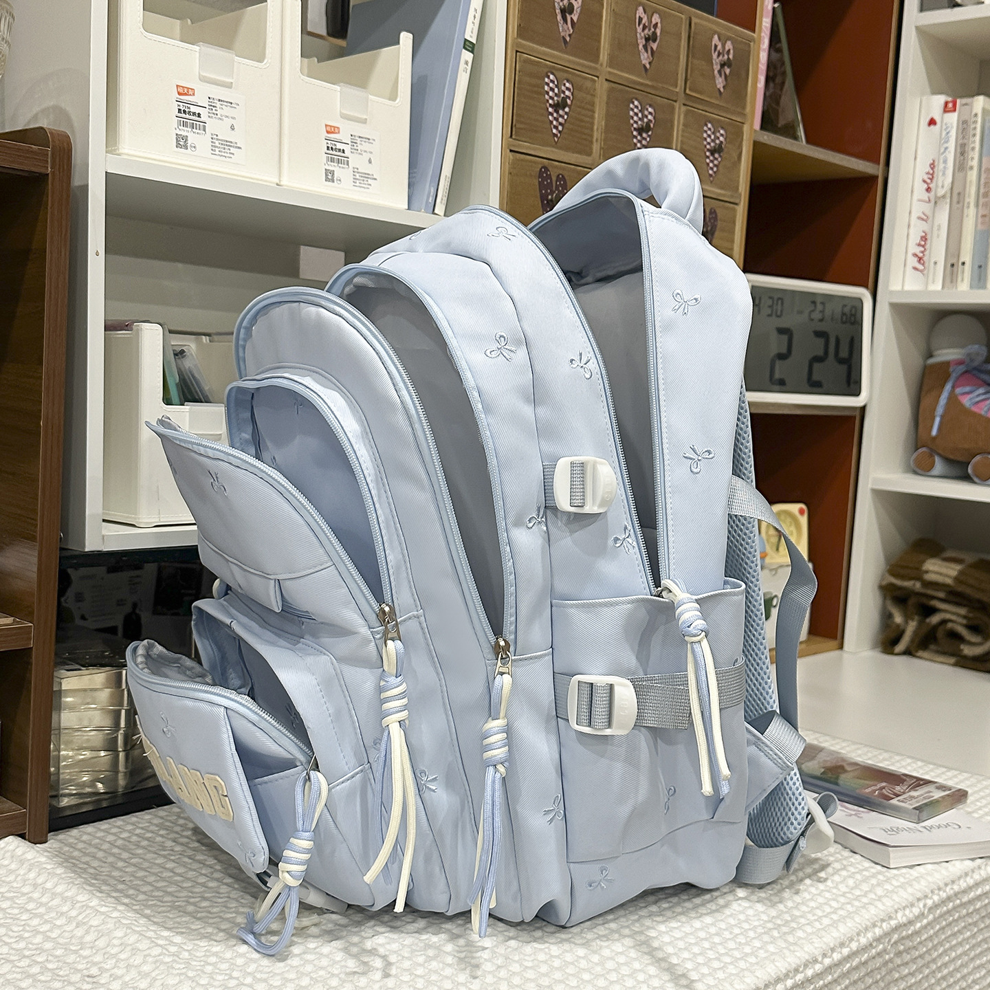 新款大容量多层书包女初高中学生双肩包减负超轻便大学生电脑背包