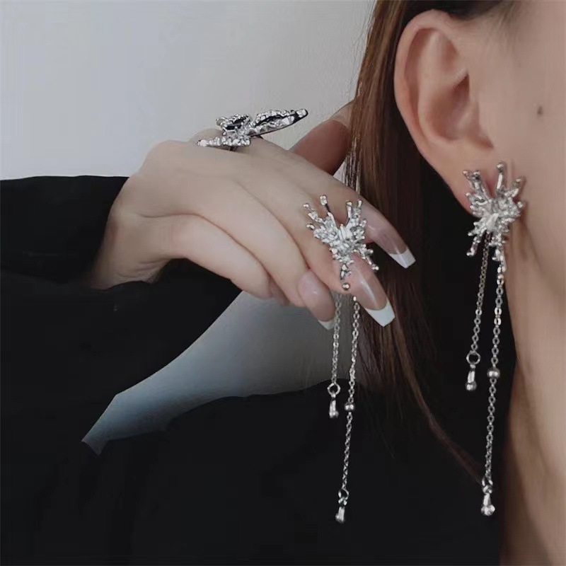 1 Piece 1 Pair Sweet Simple Style Moon Butterfly Tassel Plating Alloy Zircon Earrings display picture 3